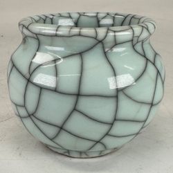 Antique Chinese Late Qing Dynasty Ge Type Crackle Finish White Brush Washer Vase