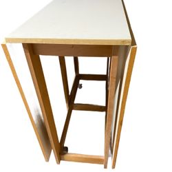 Like New Craft Table. Perfect For Any Project