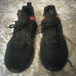 Black And Red Puma Size 9&1/2 Size Shoes 