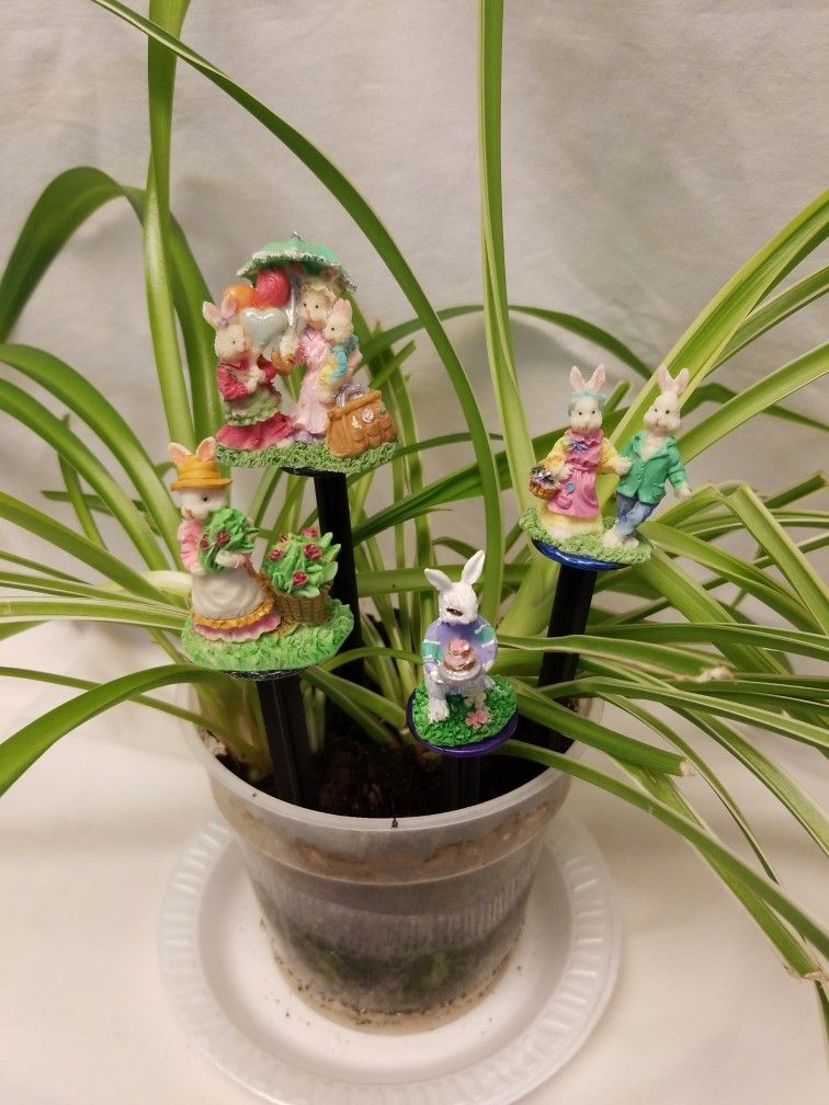 Set Of 4 Plant Figurines / Decor (Bunnies)