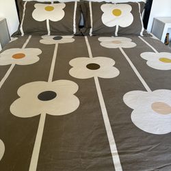 Queen Size Orla Kiely Duvet Cover and Shams