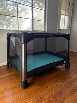 4Moms Breeze Playard/Playpen/Pack-N-Play
