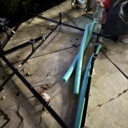 Free Queen matress frame