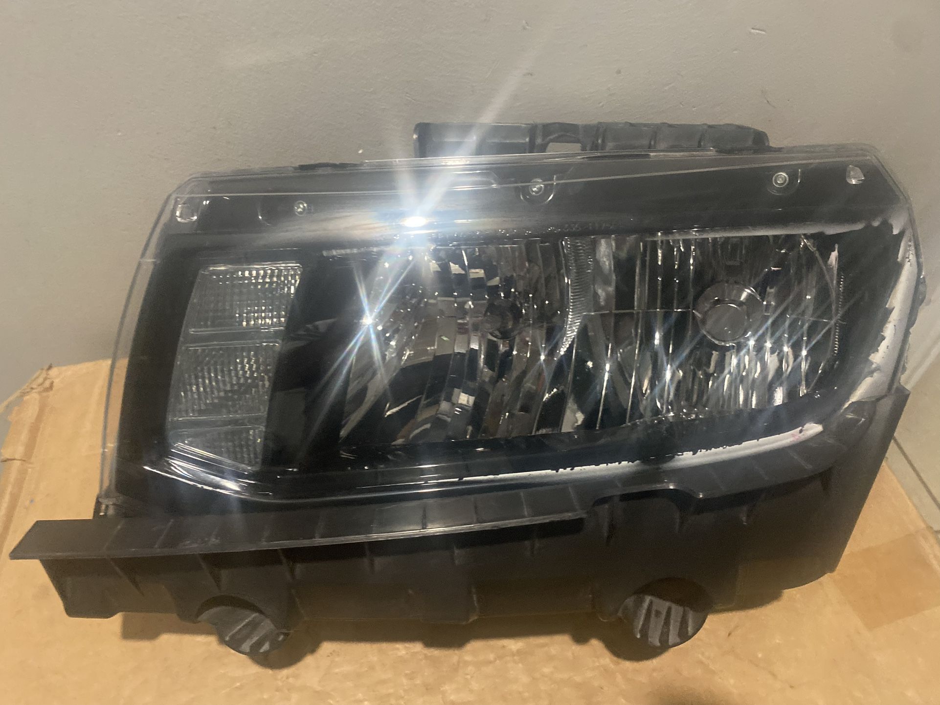 2014-2015 Chevy Camaro Left Headlight 