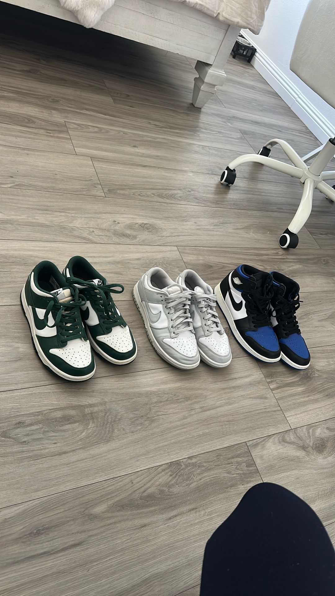 Women’s 8.5 Nike Shoes