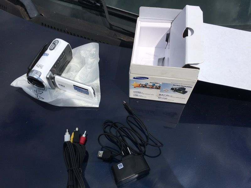 I have a brand new Samsung HMX f90 camera/video recorder has the