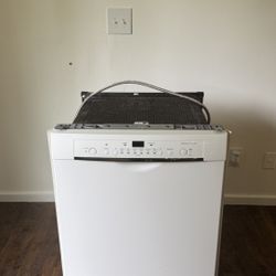 Bosch dishwasher in excellent condition.💦