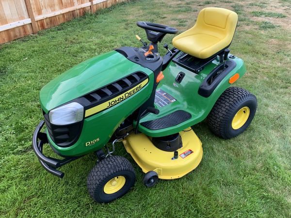2017 John Deere Riding Mower 39 hours LIKE NEW for Sale in ...