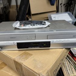 Used Toshiba DVD Video Player/Video Cassette Recorder SD-V394