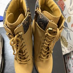 GUESS boots