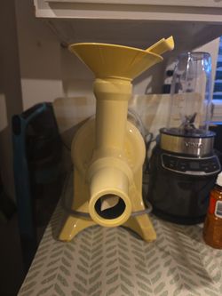 Vintage Champion Juicer by Plastaket Mfg. — WORKS!