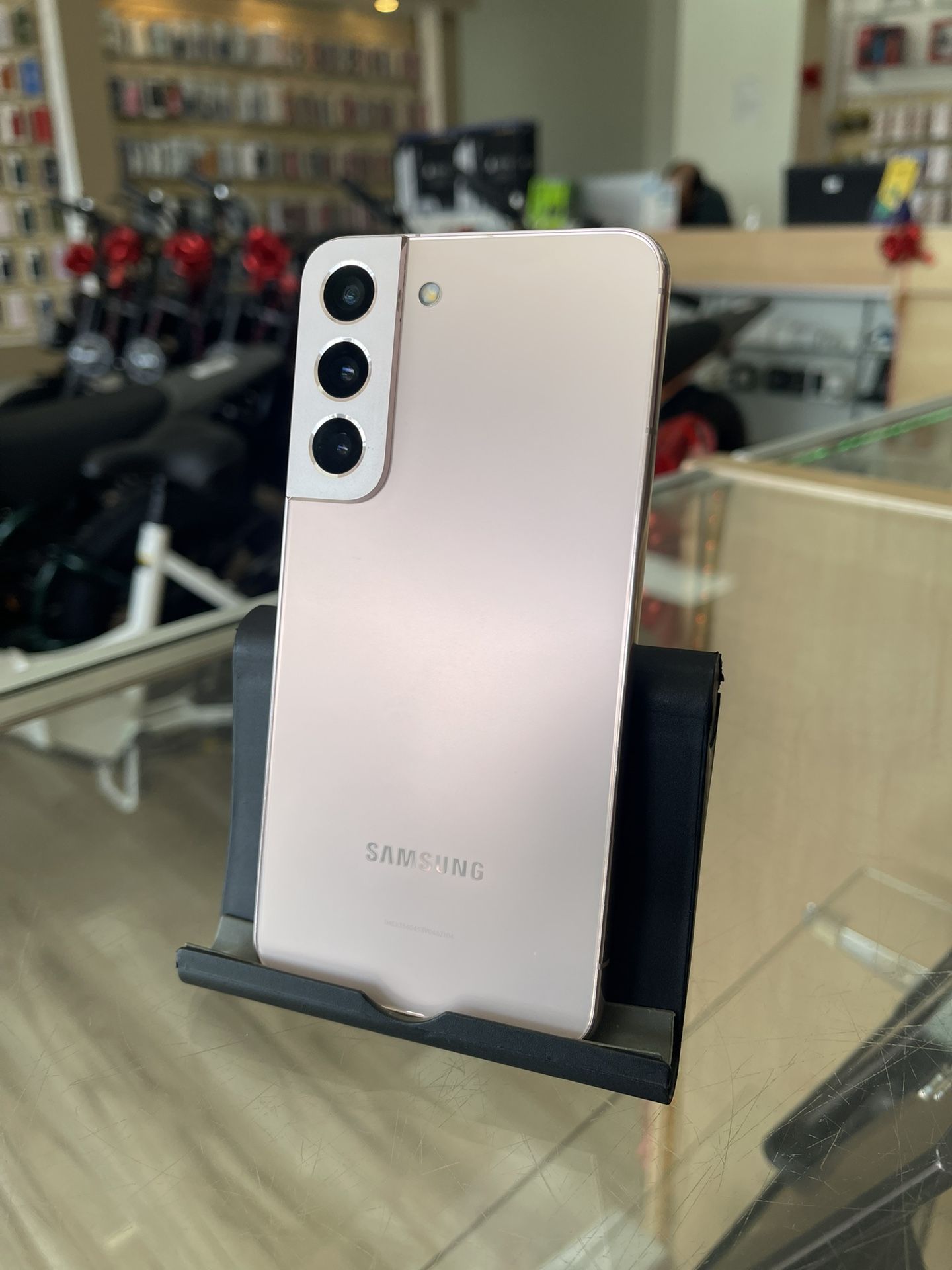 Samsung Galaxy S22 128GB Unlocked! Financing Deal! $10 To $100 Down Payment!