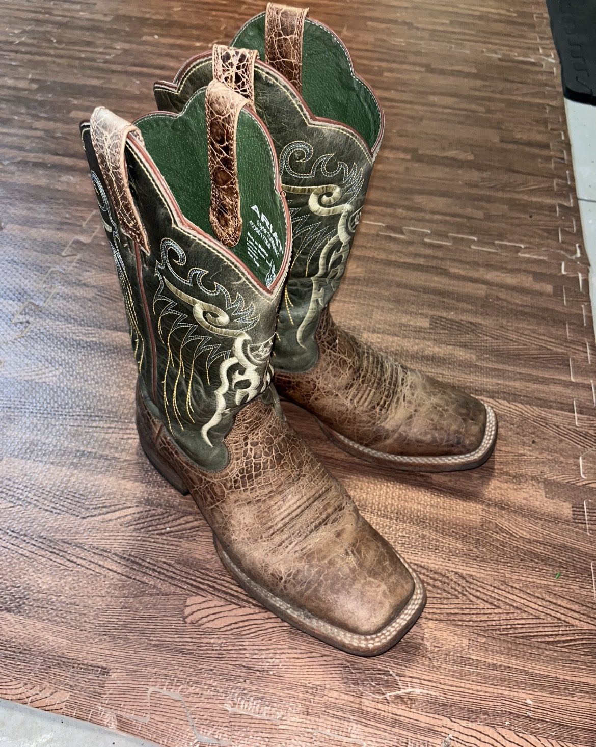 Mens Ariat boots size 9.5