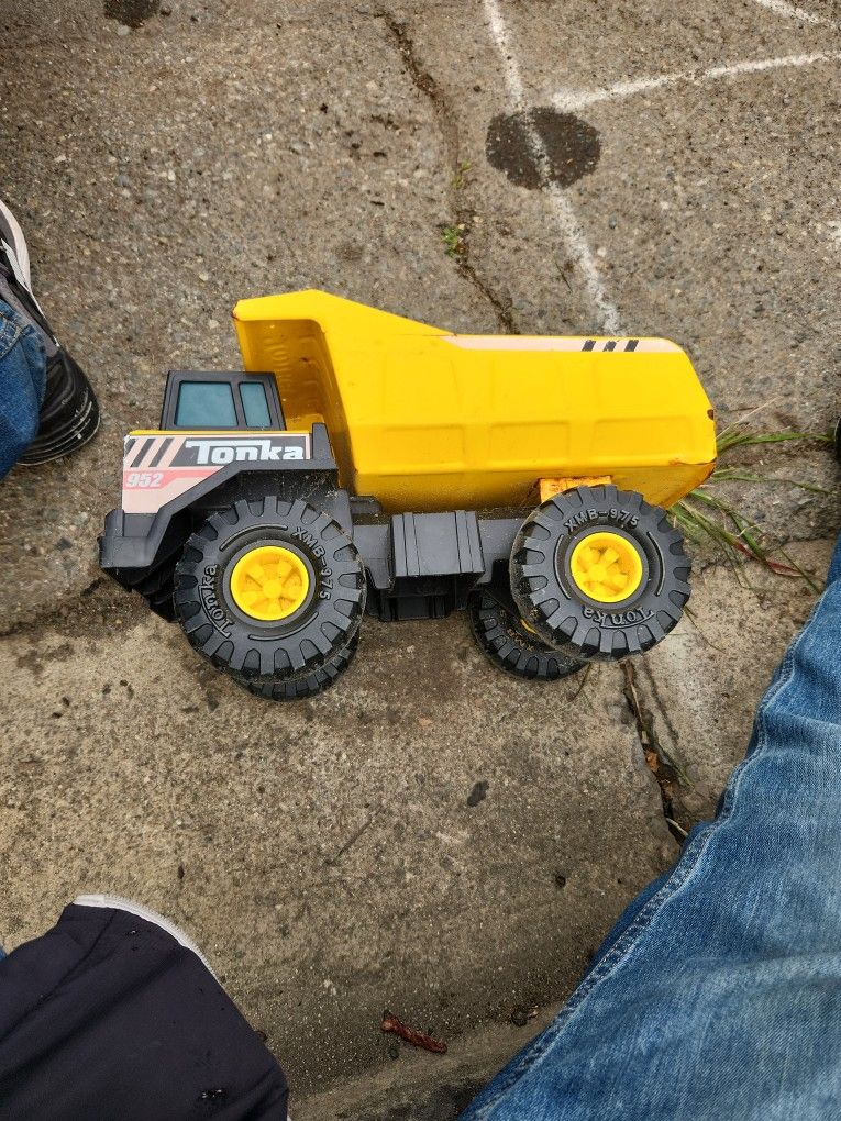 Tonka Steel Classics Camión Volquete Mighty