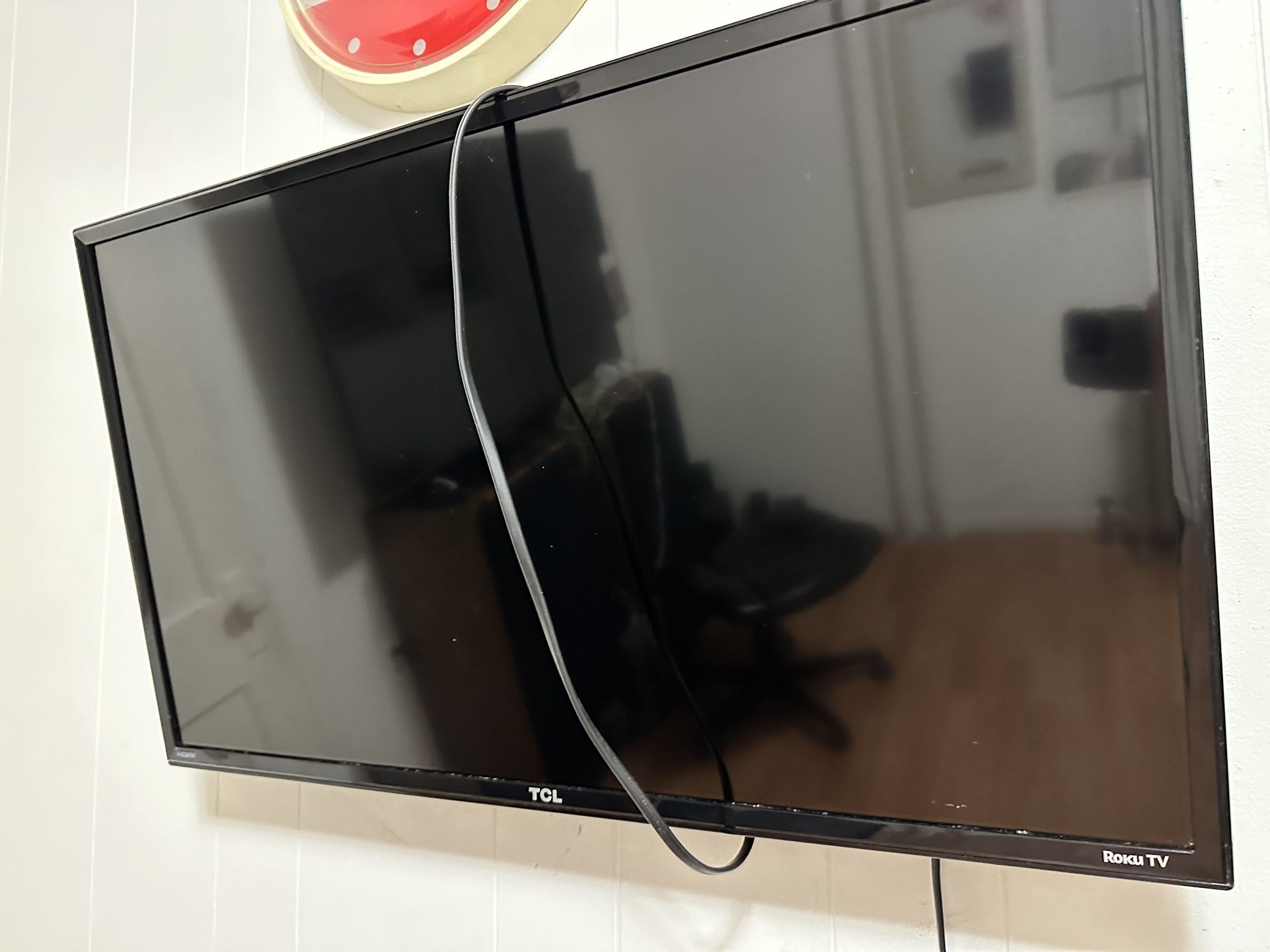 TCL 32" Class 720P HD LED Roku Smart TV