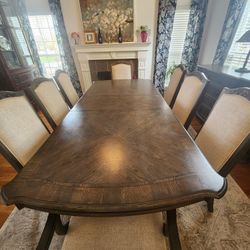 Dinning room with 8 chairs and buffet cabinet