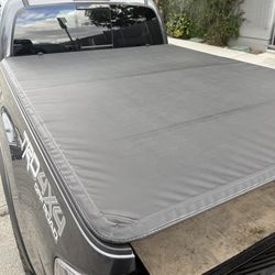 Tacoma bed Cover
