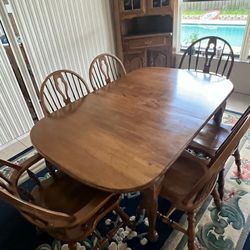 Solid Oak Kitchen Table And 6 Chairs $250