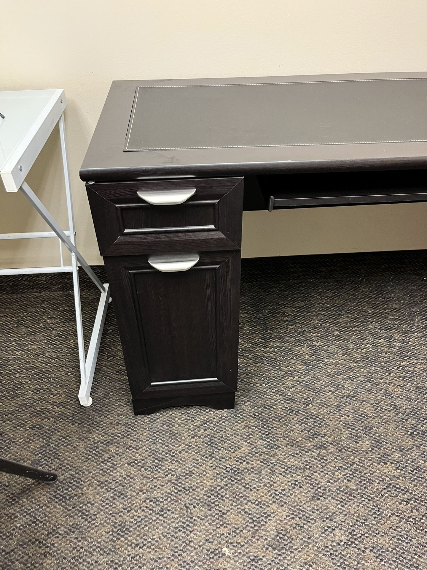 New Office desk and chair