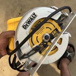 DeWalt Saw