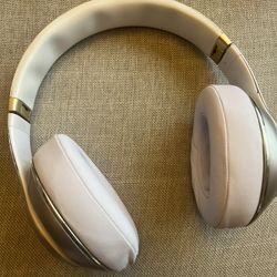 Beats By Dre Studio 2 Wireless Champagne/Gold  Includes Case