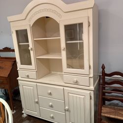 Hutch And Table With Chairs 