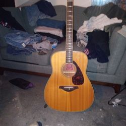 Yamaha Acoustic Guitar 