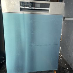 Bosch Benchmark  24" Stainless Steel  Dishwasher with CrystalDry- Energy Star  