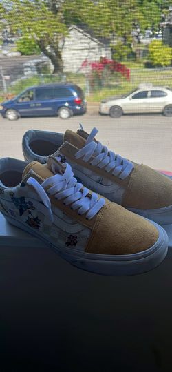 Women’s flower vans , size 8.5