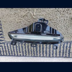 2021 - 2023 TOYOTA RAV4 RAV-4 LEFT FOG
LIGHT LAMP DRIVER SIDE GENUINE USED
OEM. A2