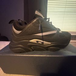 Dior B22