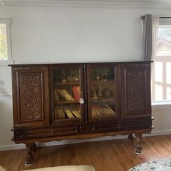 Vintage Hand-Carved Oak Sideboard / Ornate Buffet Hutch