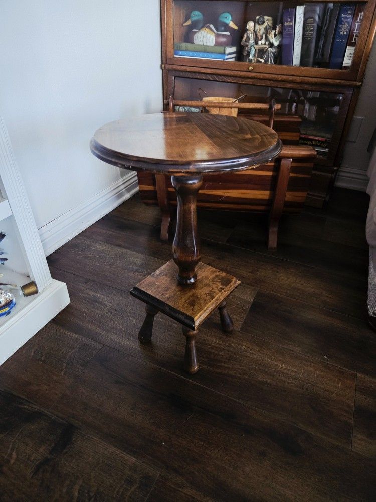 Pedestal Table