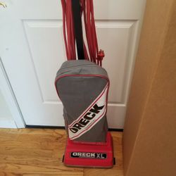 NEW cond  RED MODEL COMMERCIAL ORECK VACUUM CLEANER WITH POWERFUL SUCTION  , WORKS EXCELLENT  , IN THE BOX 