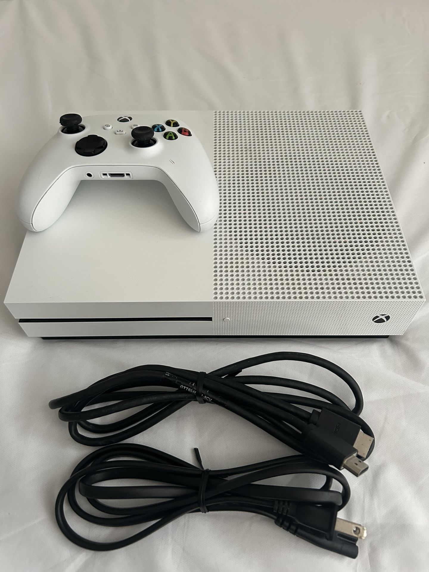 Microsoft Xbox One S 500GB White Console W/ HMDI, power cord, white controller.
