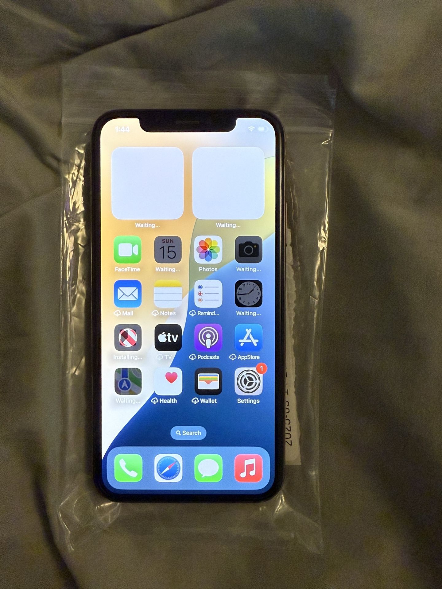 Apple - iPhone XS with 64GB Memory Cell Phone (Unlocked) - Gold