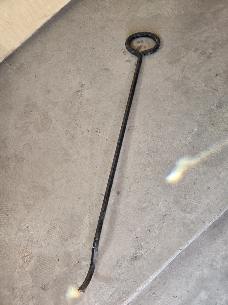 Tool - Man Hole Cover Lifter