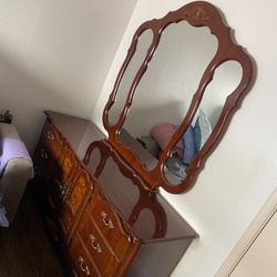 Cherry Wood Dresser Set With Mirror