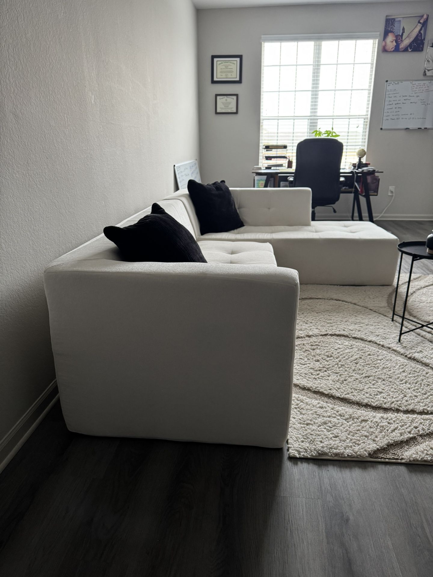 Cozy Lightweight Minimalist L-Shaped Sectional Couch with Free Carpet