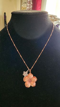 Dweck diamonds flower necklace