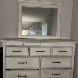 Dresser & mirror 