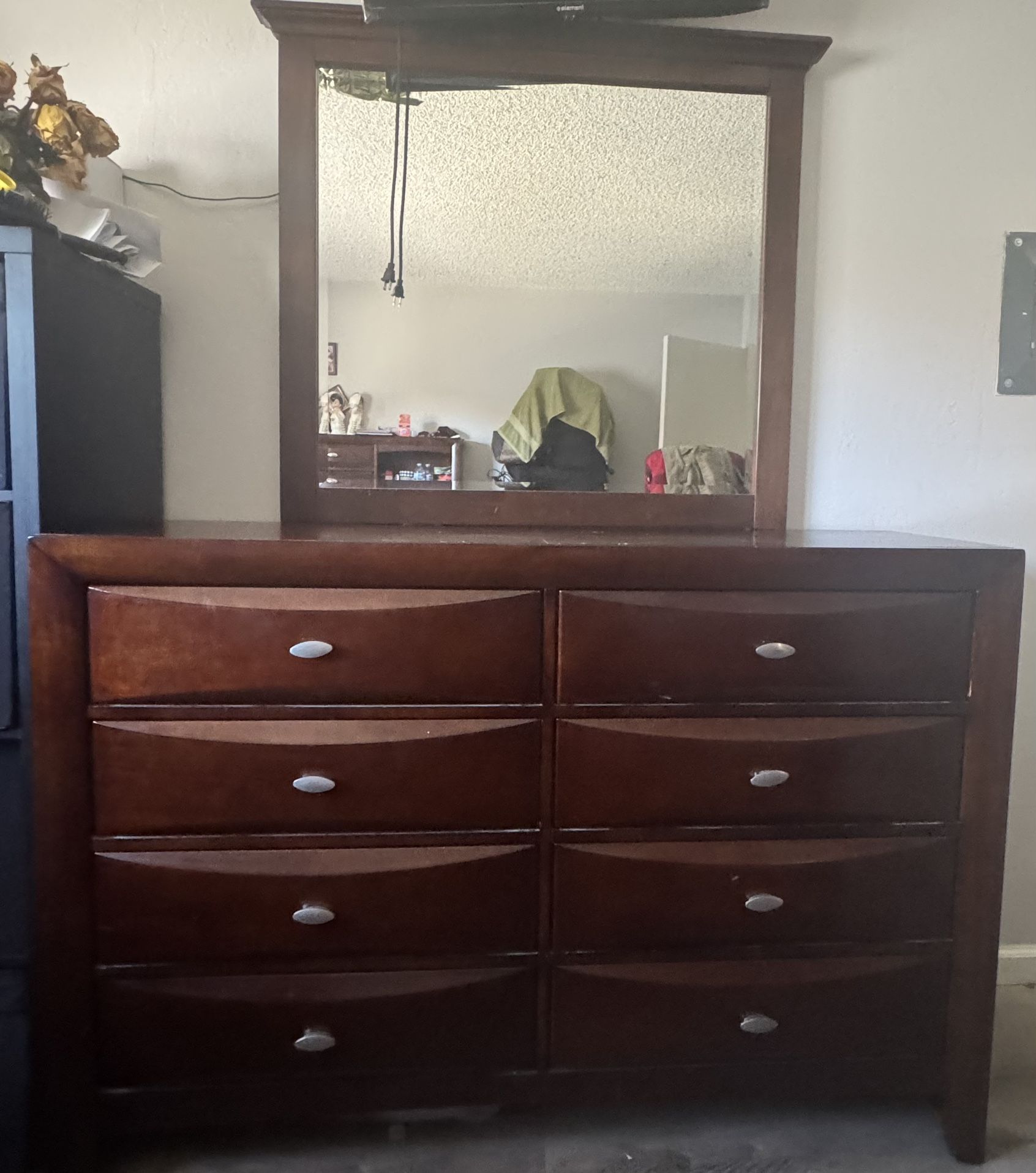 Dresser with mirror and two matching nightstands!