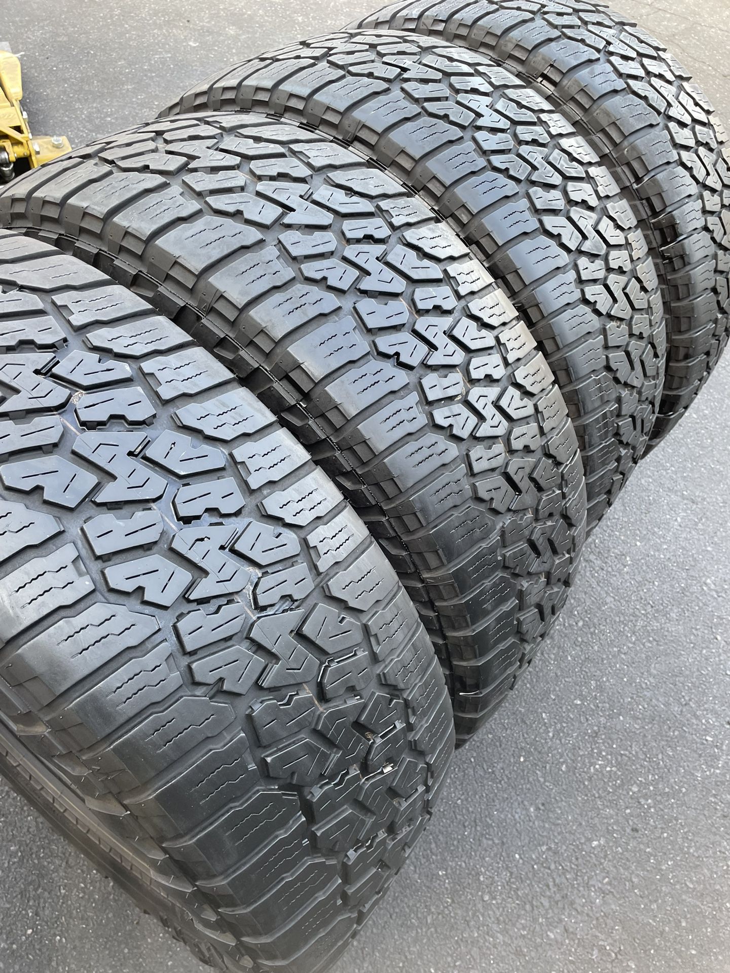 4 FALKEN 275/60/R20