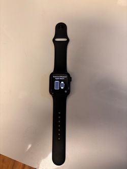 Apple Watch SE 1st Gen 40mm with Black Sport Band - Charger included