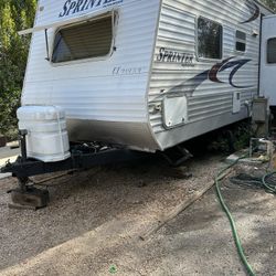 White Sprinter Travel Trailer 