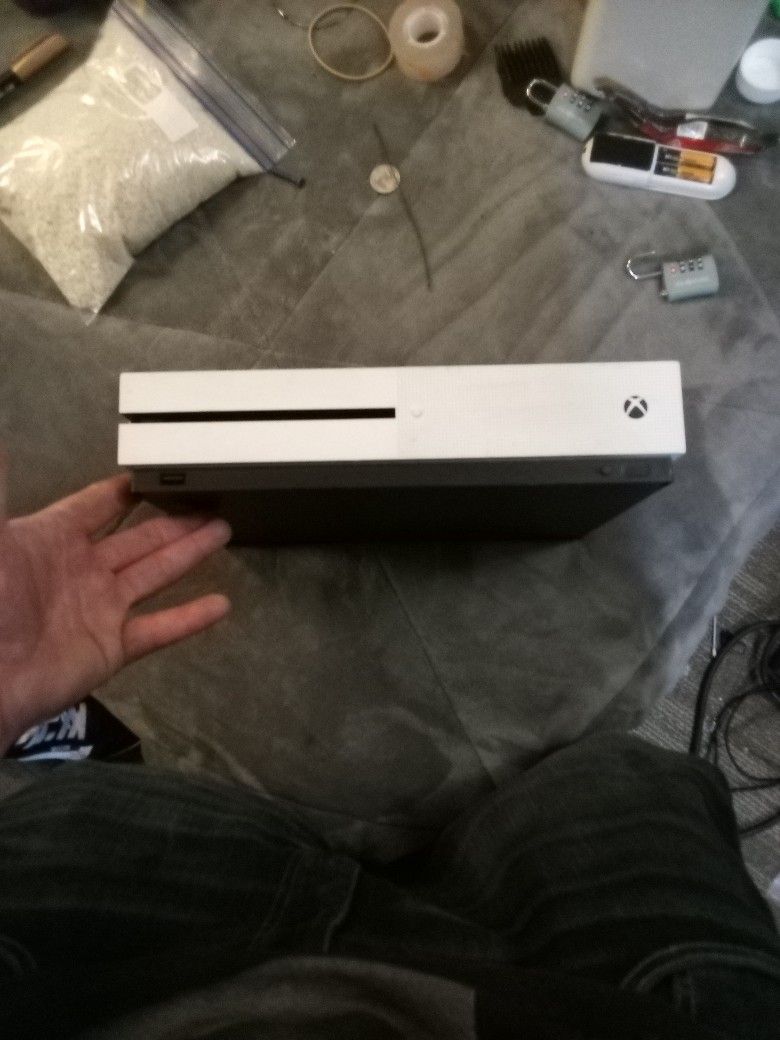 XBOX ONE S 2TB