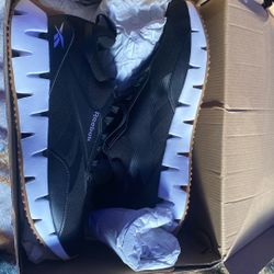 Reebok womens 9.5