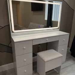Makeup Vanity Desk with LED Mirror