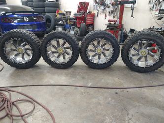 22 INCH WHEELS MOTO METAL 22X12 FOR CHEY AND FORD 6 HOLES