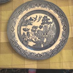 Churchill Blue Willow Dinning Set
